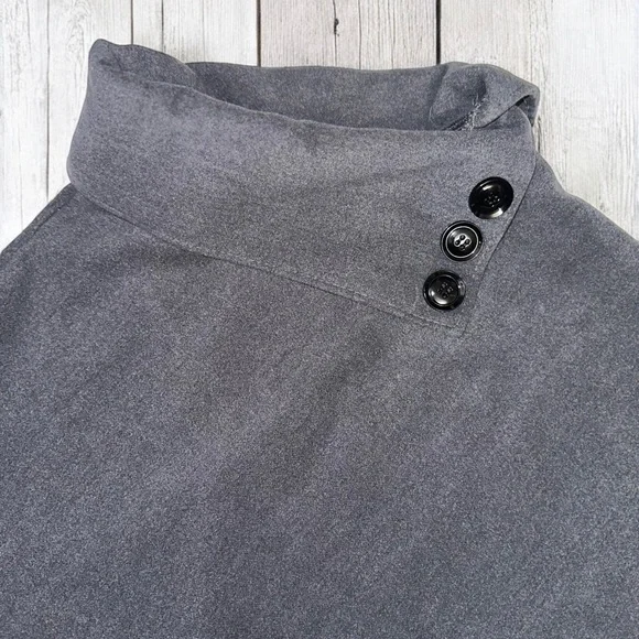 Women’s Wool Made in Italy Grey Turn Down Collar Button Poncho Cape NWT - Picture 3 of 7